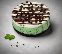 Load image into Gallery viewer, Mint Chocolate Chip Cheesecake mini 4-inch