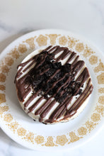 Load image into Gallery viewer, Cookies & Cream Cheesecake