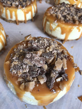 Load image into Gallery viewer, Caramel Toffee Cheesecake
